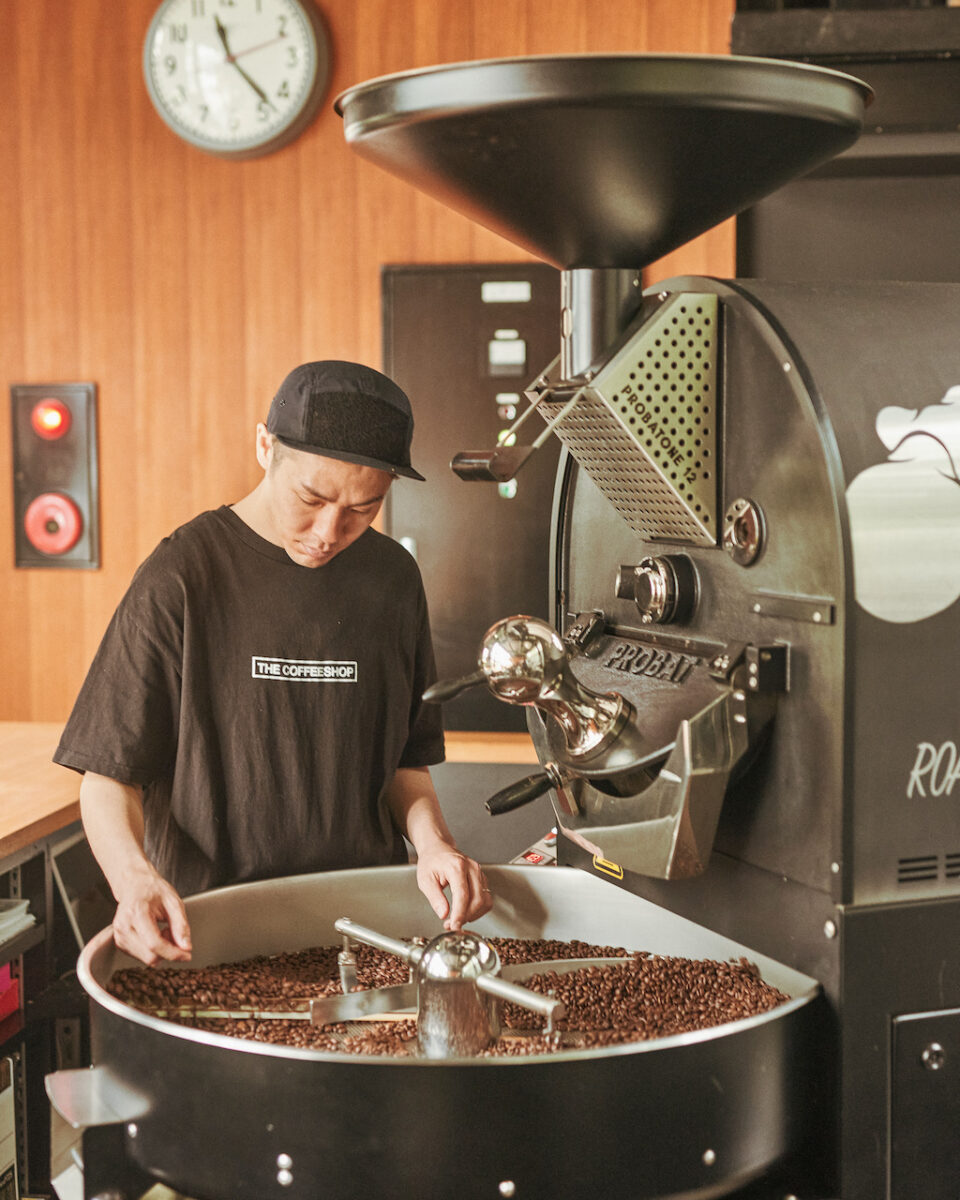 Roasting specialty coffee at THE COFFEESHOP in Japan